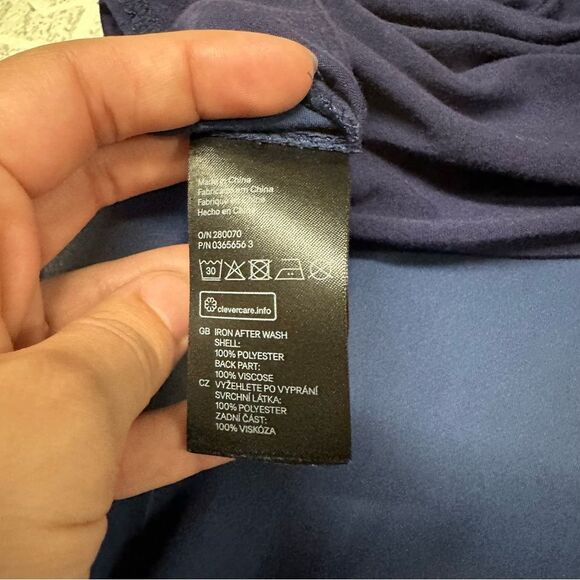 H&M Blue Satin Sleeveless Career V Neck Tank Top Blouse with Gold Buttons Size S - Picture 4 of 9